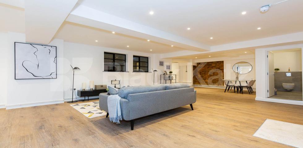 Studio apartment with loft style features in a modern private development  Tyssen Street - Springfield House, Dalston